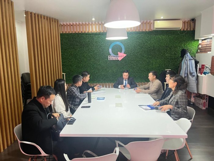 Абай ауданының әкімімен және "KAZAKH INVEST "ҰК" АҚ өңірлік директорымен бірлесіп инвесторларға қызмет көрсету орталығы өкілдерінің "Success Minerals Kazakhstan LTD"ЧК өкілдерімен жұмыс кездесуі өтті.