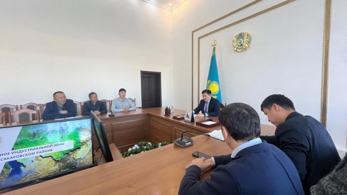 Инвесторларға қызмет көрсету орталығы өкілдерінің Осакаров ауданының әкімімен және "KAZAKH INVEST "ҰК" АҚ өңірлік директорымен бірлесіп "Алтын Алкап Қарағанды"ЖШС өкілдерімен жұмыс кездесуі өтті.