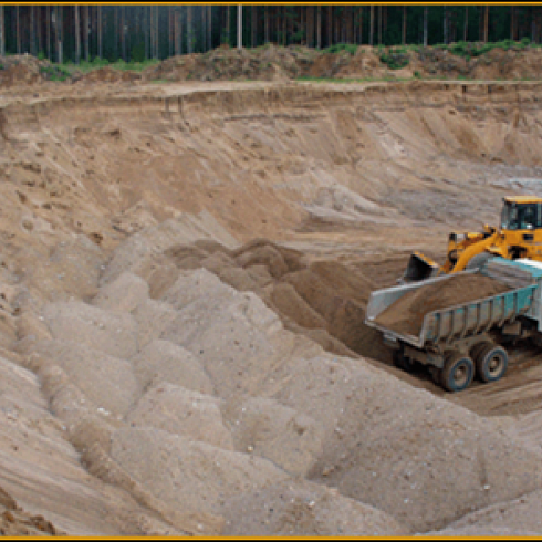 Добыча гравийно-песчаной смеси на месторождении Каракенгир в Улытауском районе Карагандинской области